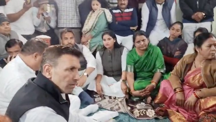 इंदौर दूषित जल कांड: पीड़ित परिवारों से मिले जीतू पटवारी-उमंग सिंघार