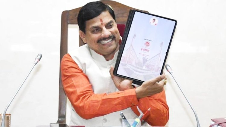 MP में ई-गवर्नेंस को बढ़ावा: CM डॉ. मोहन यादव ने मंत्रियों को बांटे टैबलेट, ई-कैबिनेट की शुरुआत