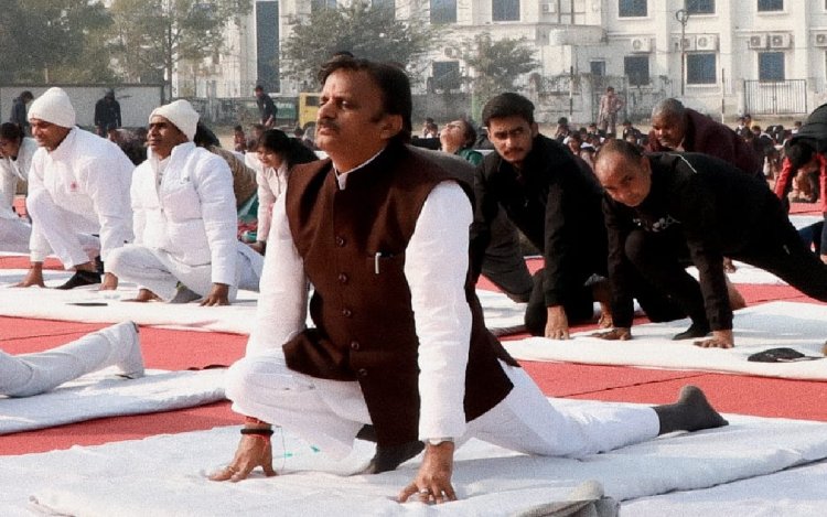 युवा दिवस पर रीवा में सामूहिक सूर्य नमस्कार, डिप्टी CM हुए शामिल