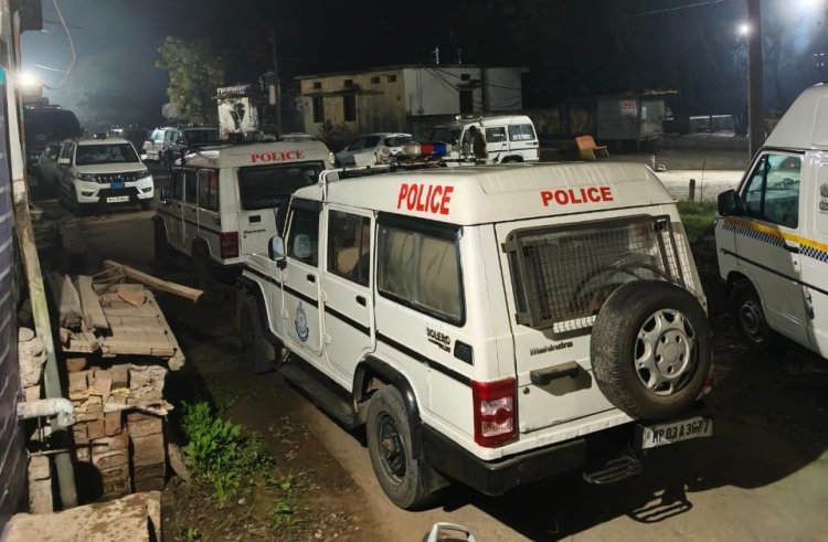 रतलाम में एमडी ड्रग फैक्ट्री पर पुलिस का छापा लाखों के ड्रग्स-हथियार बरामद