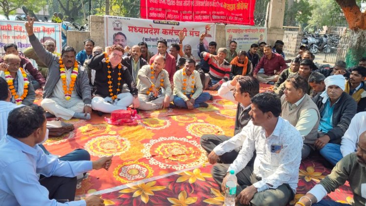 MP के अस्थाई कर्मचारियों की पांच बड़ी मांगों को लेकर सत्याग्रह शुरू