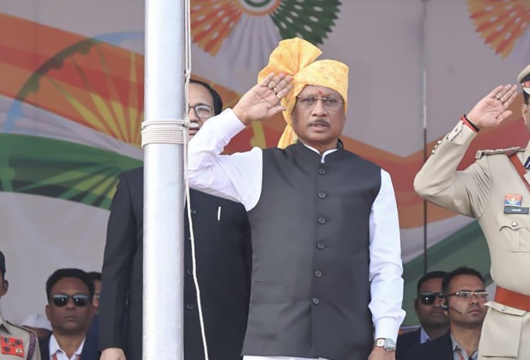 CM विष्णुदेव साय ने फहराया राष्ट्र ध्वज, कहा- छत्तीसगढ़ में नक्सलवाद आखिरी चरण में