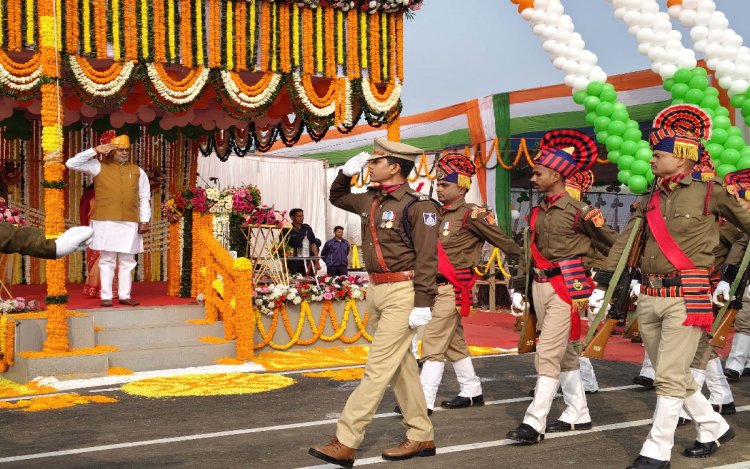रीवा: धूमधाम से मनाया गया रिपब्लिक डे, प्रभारी मंत्री प्रहलाद सिंह पटेल ने ली परेड की सलामी