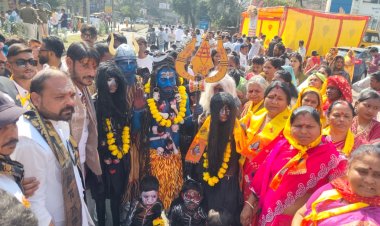 डोल-ताशों, रथ-घोड़ों और झांकियों के साथ निकली ऐतिहासिक शिव बारात, हजारों श्रद्धालुओं ने किए दर्शन