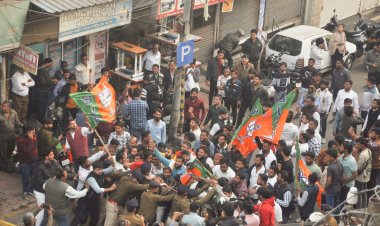 इंदौर में कांग्रेस कार्यालय पर पथराव, पुलिस को करना पड़ा वॉटर कैनन का इस्तेमाल