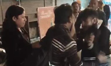 Bhopal मनचले की सरेआम पिटाई, छात्रा के परिवार ने सिखाया सबक