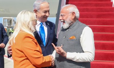 PM मोदी का इजराइल दौरा: 9 साल बाद ऐतिहासिक विजिट, नेतन्याहू-पत्नी ने एयरपोर्ट पर 'नमस्ते' से किया स्वागत