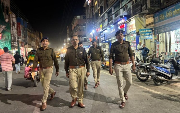 इंदौर में यातायात सुधार अभियान: DCP राजेश त्रिपाठी ने किया जेल रोड–नोवेल्टी क्षेत्र में पैदल भ्रमण, नो-पार्किंग पर सख्त कार्रवाई