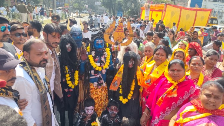 भोपाल में दिखा महाशिवरात्रि का जश्न, रथ-घोड़ों और झांकियों के साथ निकली ऐतिहासिक शिव बारात, हजारों श्रध्दालु हुए शामिल