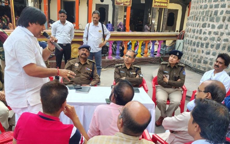 राजवाड़ा में ट्रैफिक सुधार: व्यापारियों के साथ समीक्षा बैठक