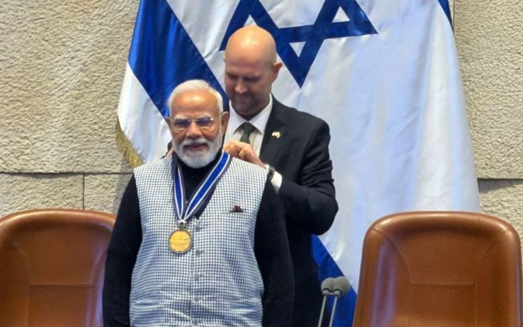 PM मोदी का इजराइल दौरा: इजराइली संसद का सर्वोच्च सम्मान ‘स्पीकर ऑफ द नेसेट मेडल’ मिला, नेतन्याहू बोले- मोदी एशिया के शेर