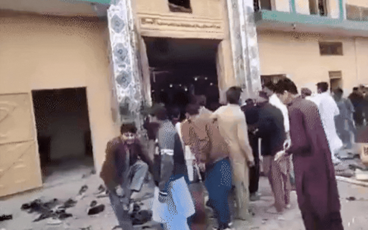 पाकिस्तान: शिया मस्जिद में जुमे की नमाज के दौरान ब्लास्ट, 31 की मौत, करीब 170 घायल