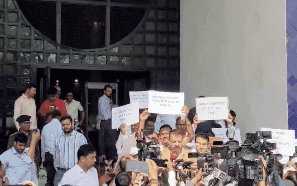 MP विधानसभा बजट सत्र का दूसरे दिन: दूषित पानी, कफ-सिरप, डॉग बाइट पर कांग्रेस का हंगामा