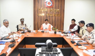 भोपाल में कानून-व्यवस्था की समीक्षा: त्योहारों से पहले सीएम मोहन यादव ने दिए सख्त निर्देश