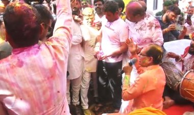 Bhopal मामा के घर होली की धूम,उड़ाए फाग गीतों के रंग