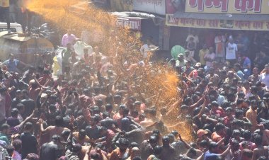 रंगपंचमी पर रंगों में डूबा भोपाल, इंदौर ‘गेर’ की तर्ज पर निकला भव्य चल समारोह