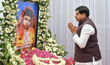 बैतूल पहुंचे मुख्यमंत्री डॉ. मोहन यादव, भाजपा प्रदेश अध्यक्ष हेमंत खण्डेलवाल की बेटी सुरभि खण्डेलवाल को दी श्रद्धांजलि