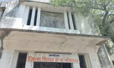 Exclusive पब्लिक वाणी के खुफिया कैमरे में कैद लापरवाही: जिला शिक्षा केंद्र में 10 बजे के बाद भी खाली मिली कुर्सियां