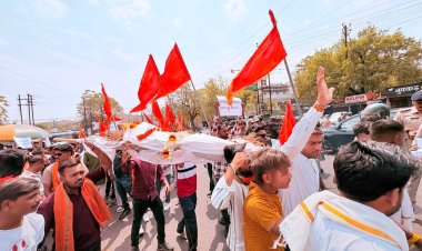 गोमांस मामले के आरोपी को जमानत, भोपाल में बजरंग दल का प्रदर्शन, प्रशासन की निकाली अर्थी