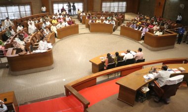 भोपाल नगर निगम बैठक में हंगामा: गोमांस के मुद्दे पर आमने-सामने आए सत्ता पक्ष और विपक्ष