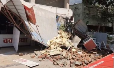 भोपाल AIIMS के सामने निर्माणाधीन बिल्डिंग का छज्जा गिरा, 8 लोग हुए घायल