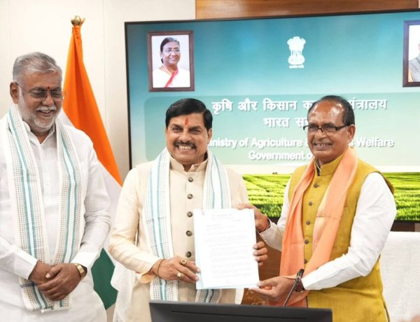 दिल्ली: केंद्रीय मंत्री शिवराज सिंह चौहान से मिले सीएम मोहन, कैबिनेट मंत्री प्रहलाद पटेल भी रहे मौजूद