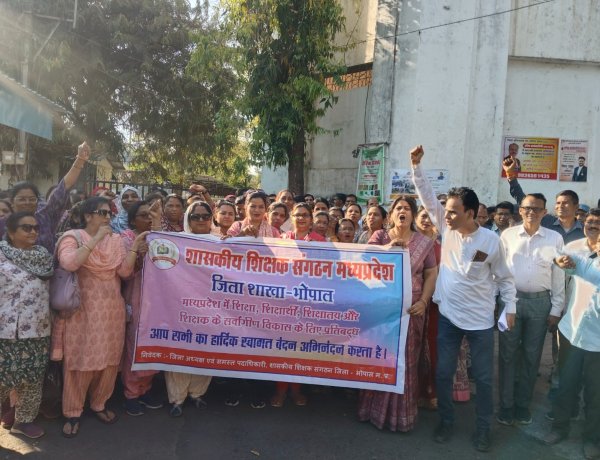 TET परीक्षा के विरोध में प्रदेशभर में शिक्षकों ने किया विरोध प्रदर्शन,CM के नाम सौंपा ज्ञापन