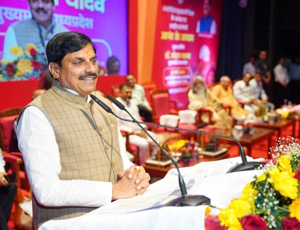 अफसरों को सीएम यादव का संदेश-काम में दक्षता और मन में आनंद जरूरी