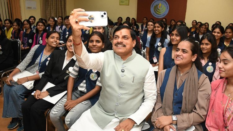 सरस्वती अभियान: पढ़ाई छोड़ चुकी बालिकाओं को नई शिक्षा