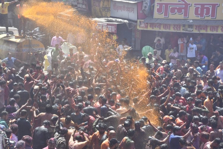 रंगपंचमी पर रंगों में डूबा भोपाल, इंदौर ‘गेर’ की तर्ज पर निकला भव्य चल समारोह