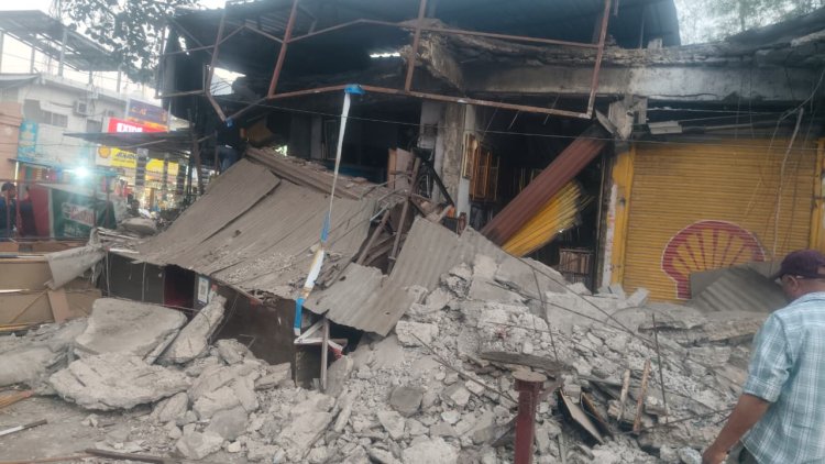 भोपाल में बड़ा हादसा टला,निगम की 40 साल पुरानी दुकानों के छज्जे अचानक गिरे