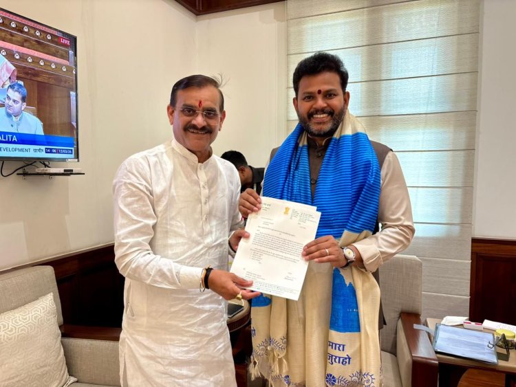 खजुराहो को उड़ान योजना में शामिल करने की मांग, मुंबई-इंदौर-खजुराहो फ्लाइट शुरू करने का भी आग्रह