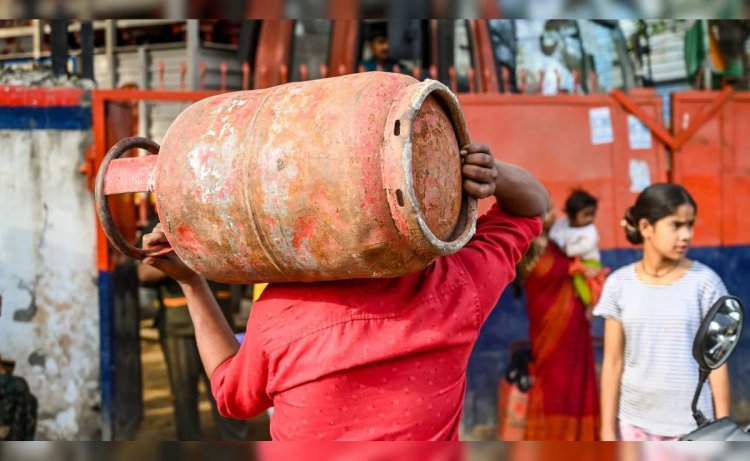 होर्मुज स्ट्रेट से निकले भारत के दो LPG जहाज, लेकिन क्या खत्म होगा गैस संकट? समझिए पूरा गणित