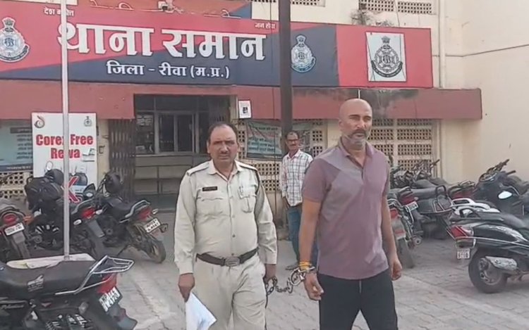 रीवा: डस्टर वाहन से 7 पेटी अवैध शराब बरामद, हिरासत में गब्बर सिंह