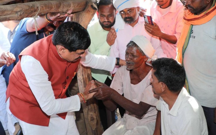 छिंदवाड़ा बस हादसा: पीड़ित परिवारों से मिले CM मोहन यादव, 8-8 लाख रुपये सहायता की घोषणा