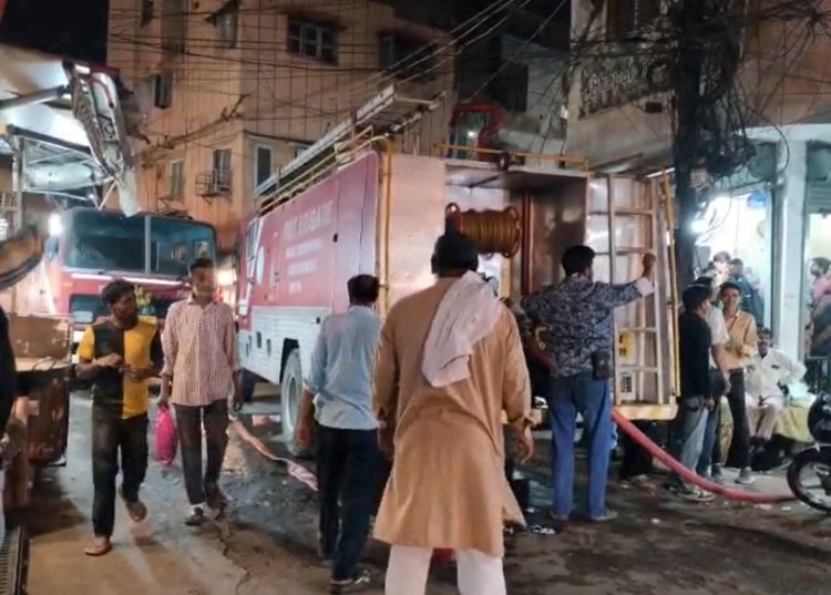 पुराने भोपाल में दुकान में लगी भीषण आग, शॉर्ट सर्किट बना वजह