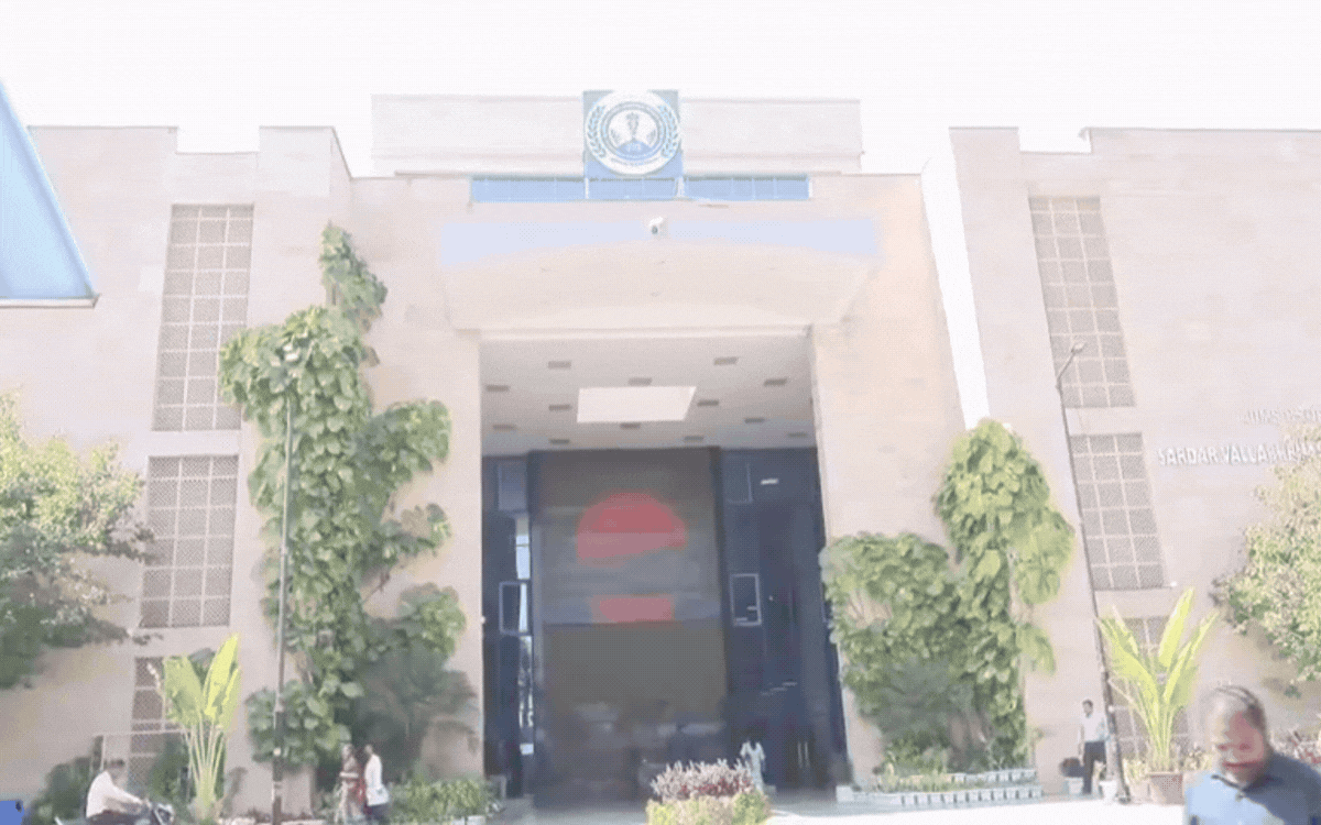 Bhopal AIIMS और People's University को बम से उड़ाने की धमकी निकली झूठी