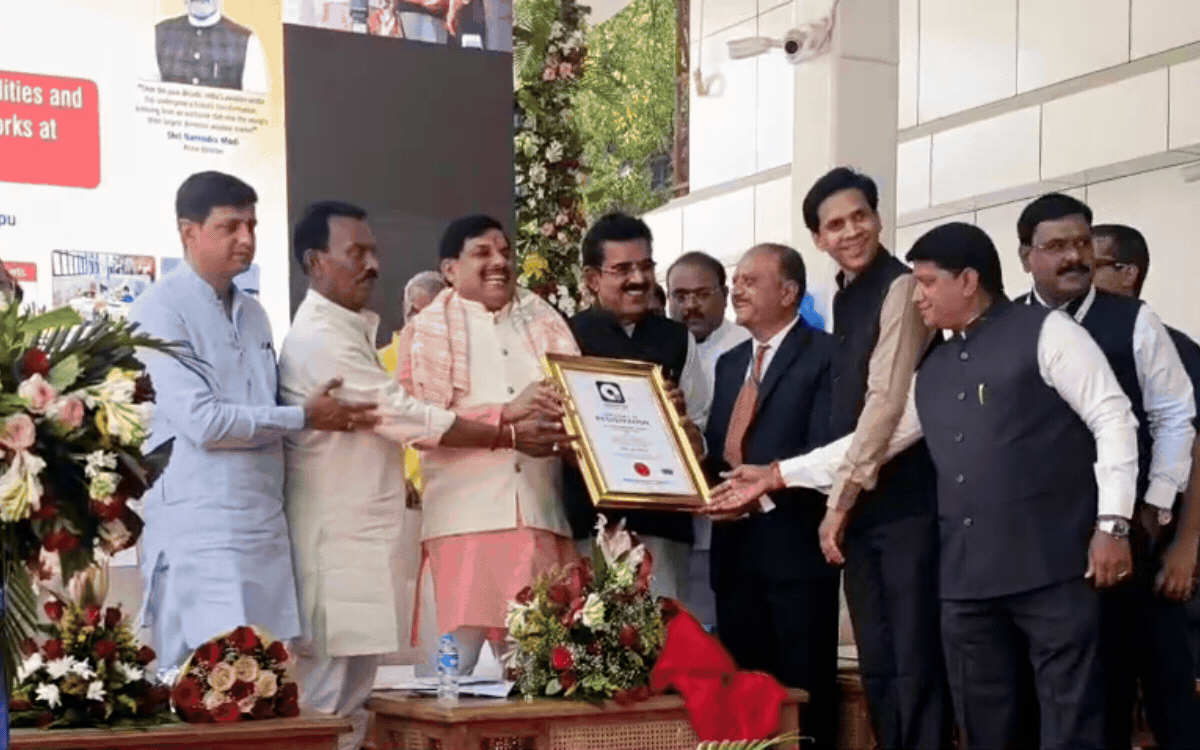 इंदौर एयरपोर्ट पर नए टर्मिनल-1 का हुआ लोकार्पण, मुख्यमंत्री डॉ. मोहन यादव ने “उड़ान कैफे” का भी किया शुभारंभ