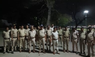 सिंगरौली: मोरवा में पार्क और मंदिरों तक पहुंचा पुलिस का पैदल मार्च, सुरक्षा व्यवस्था का लिया जायजा