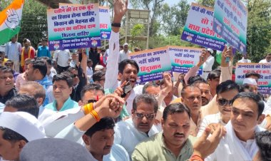 MP News: गेहूं खरीदी में देरी पर भोपाल में कांग्रेस का प्रदर्शन, कलेक्टर ऑफिस का किया घेराव