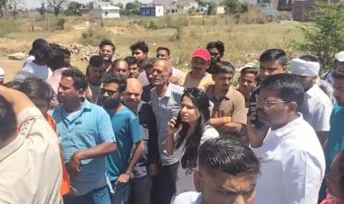 LPG के लिए चक्काजाम, समय पर नहीं खुली एजेंसी तो भड़के लोग