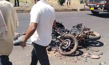 रीवा-बनारस हाईवे पर भीषण हादसा: ट्रेलर से टकराईं दो बाइक, 3 की मौत, 2 घायल