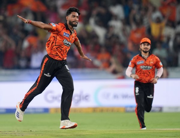 Vaibhav Suryavanshi की कमजोरी पता चल गई! Praful Hinge Debut में 4 विकेट