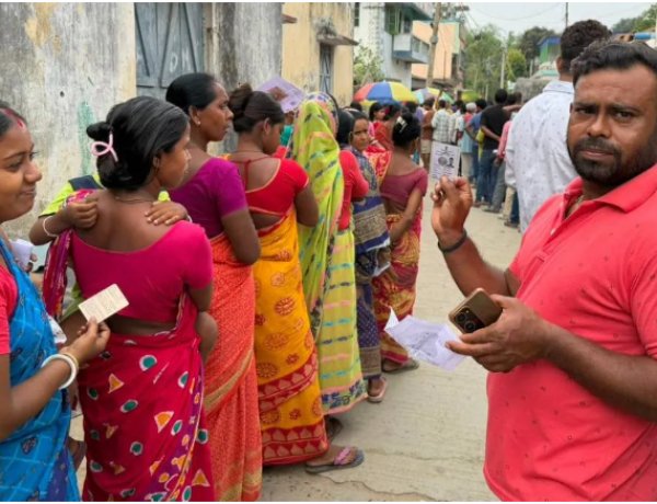 West Bengal–Tamil Nadu Elections 2026: बंगाल में BJP प्रत्याशी पर हमला; मुर्शिदाबाद में बमबारी के बाद झड़पें, कई जगह EVM खराब