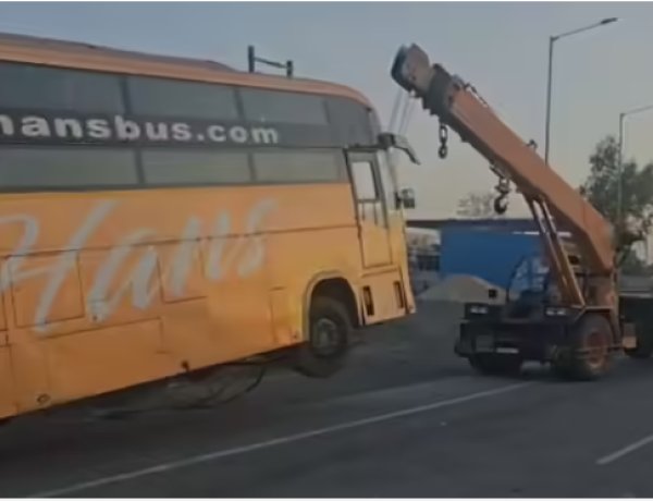 राजगढ़ में  बस और ट्रक में टक्कर 29 यात्री हुए घायल 1 की मौत