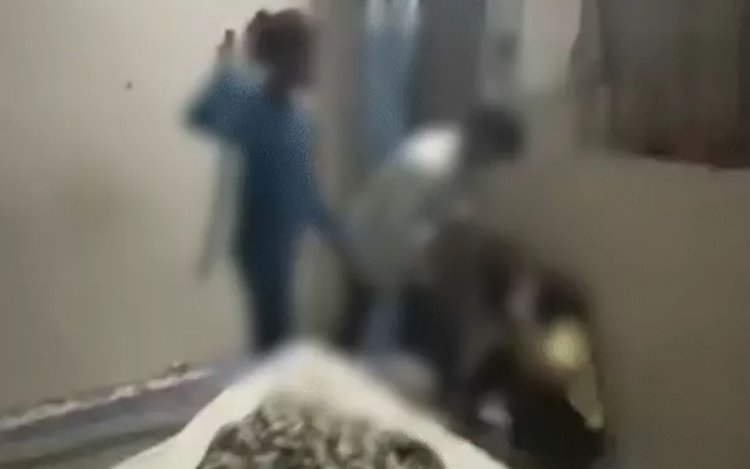 इंदौर: नाबालिग लड़की के साथ मारपीट का वीडियो वायरल होने के बाद पुलिस ने लिया संज्ञान, सभी पक्षों को थाने बुलाकर दी समझाइश