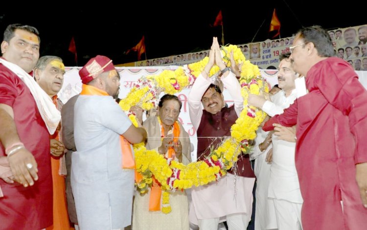 अक्षय तृतीया पर इंदौर पहुंचे CM मोहन, सर्व ब्राह्मण समाज द्वारा आयोजित परशुराम जयंती समारोह में हुए शामिल
