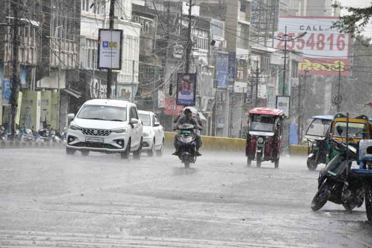 MP Weather:मध्यप्रदेश में बदला मौसम, भोपाल-इंदौर भीगे, 22 जिलों में लू का अलर्ट