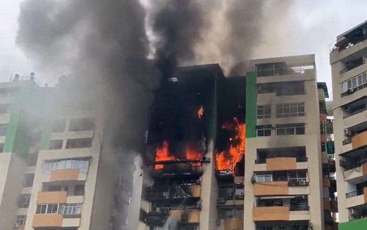 गाजियाबाद के इंदिरापुरम में 15 मंजिला अपार्टमेंट में भीषण आग, 60 लोगों को किया गया रेस्क्यू