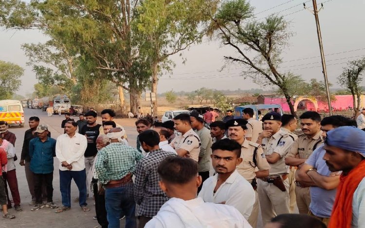 NH 39 पर दर्दनाक हादसा: ट्रेलर ने किनारे खड़े युवकों को रौंदा, एक की मौत दो गंभीर